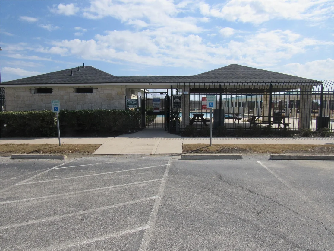 Photo of 1002 Stewart DR