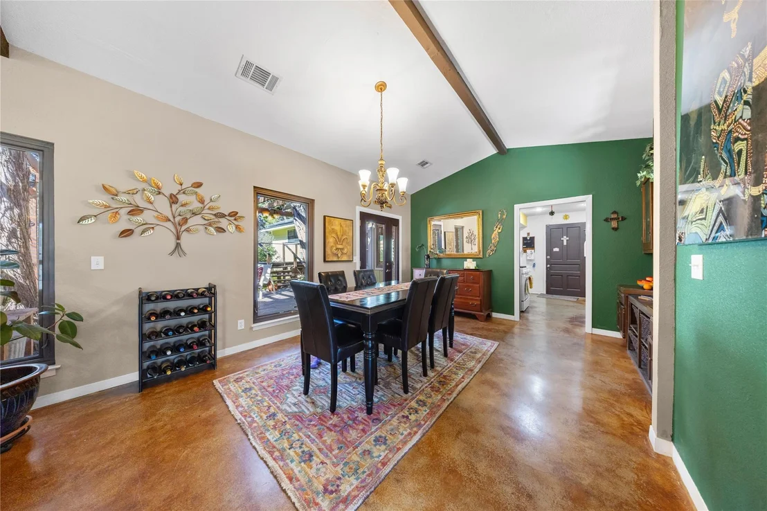 Photo of 305 Clear Springs RD