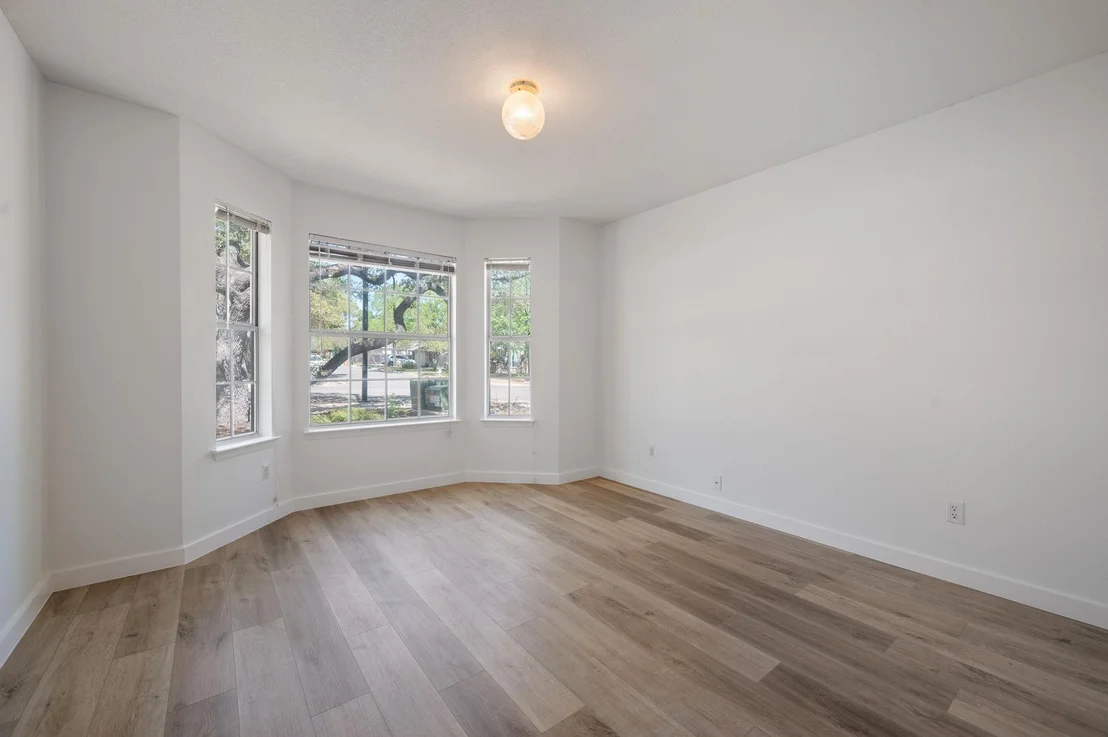 Photo of 10831 Redmond RD