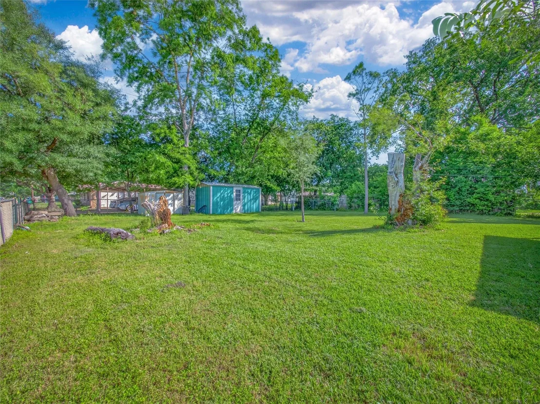 Photo of 719 W Karnes DR