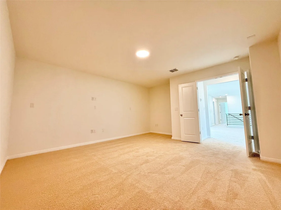 Photo of 476 Young ST