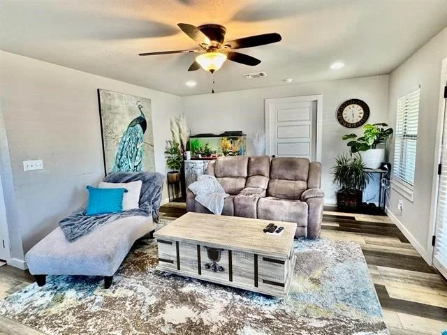 Photo of 800 Lakeway