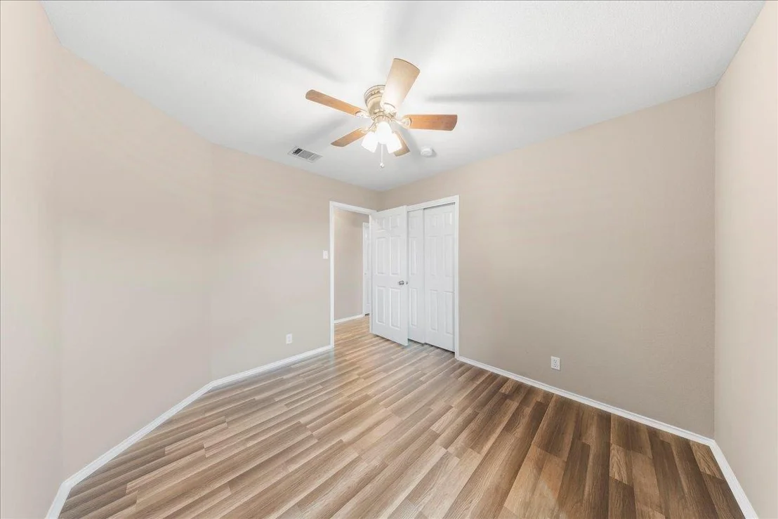 Photo of 202 Ashbury DR