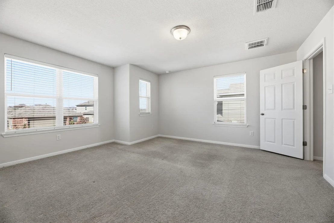 Photo of 211 Silver Glen DR