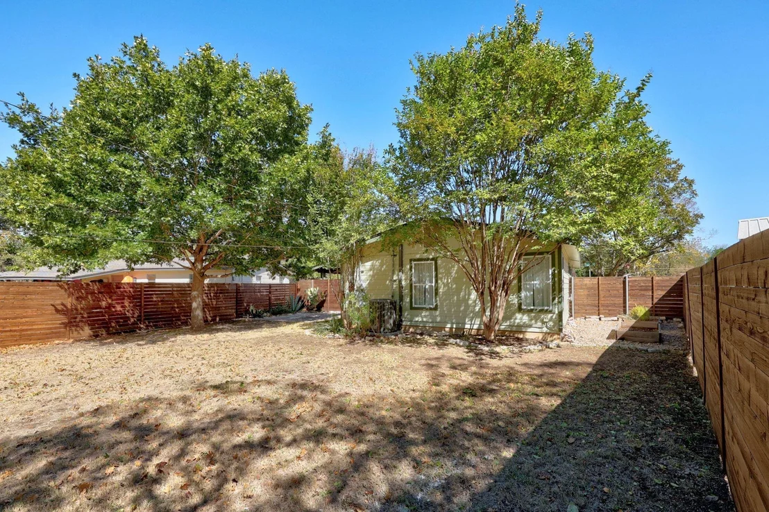 Photo of 1701 Crown DR