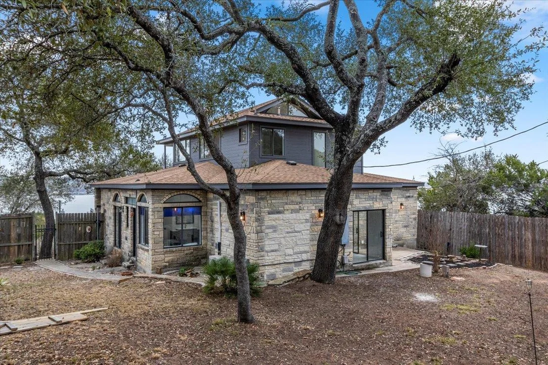 Photo of 13816 Lake View DR