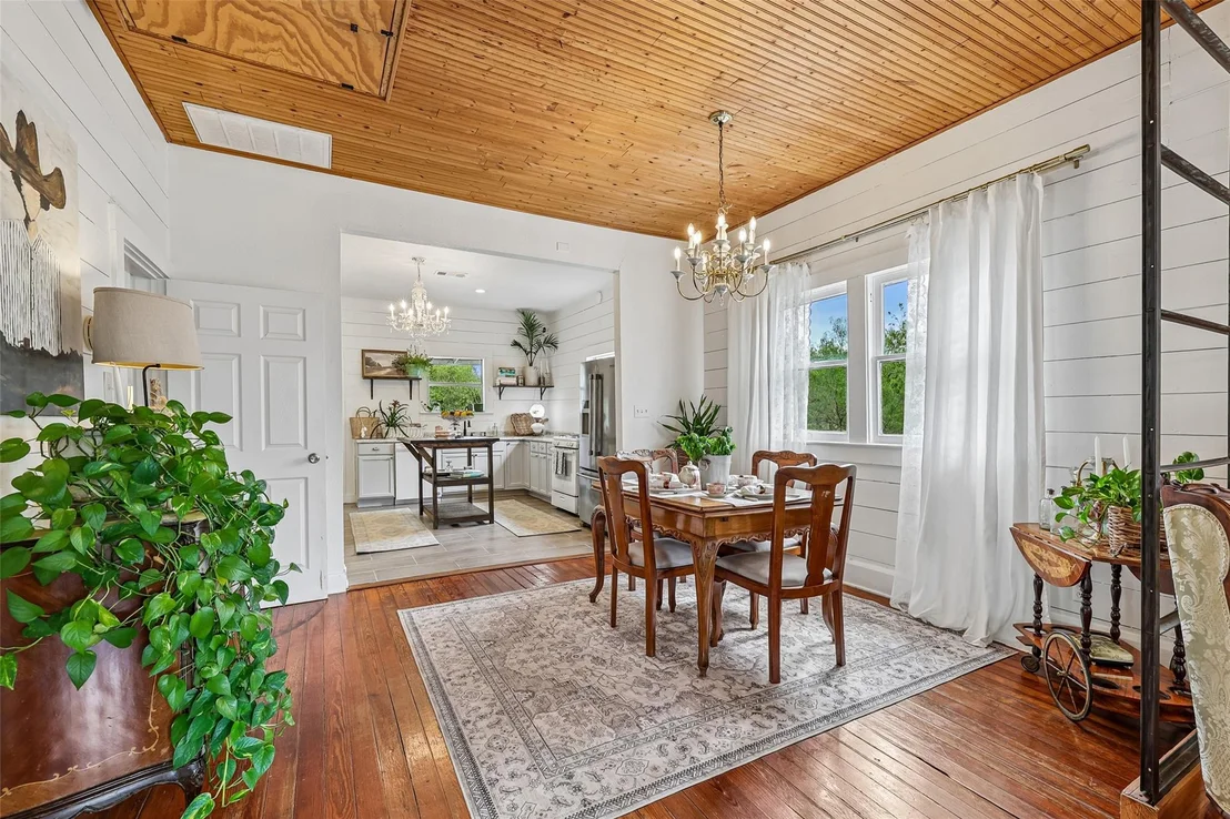 Photo of 372 Old Lockhart RD