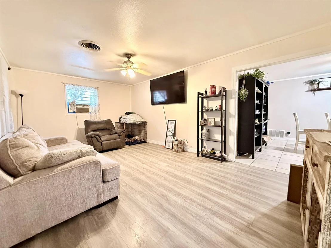 Photo of 313 E Walker Ave