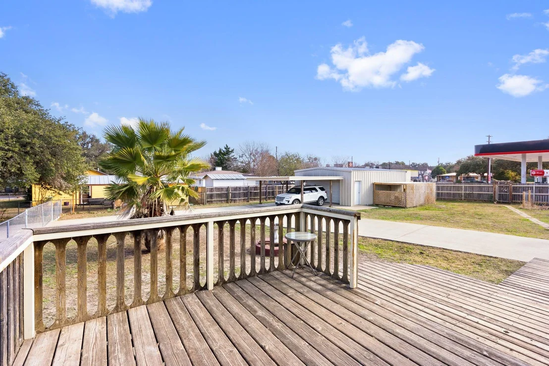 Photo of 502 E Pecan DR