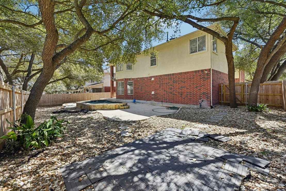 Photo of 3998 Lord Byron CIR
