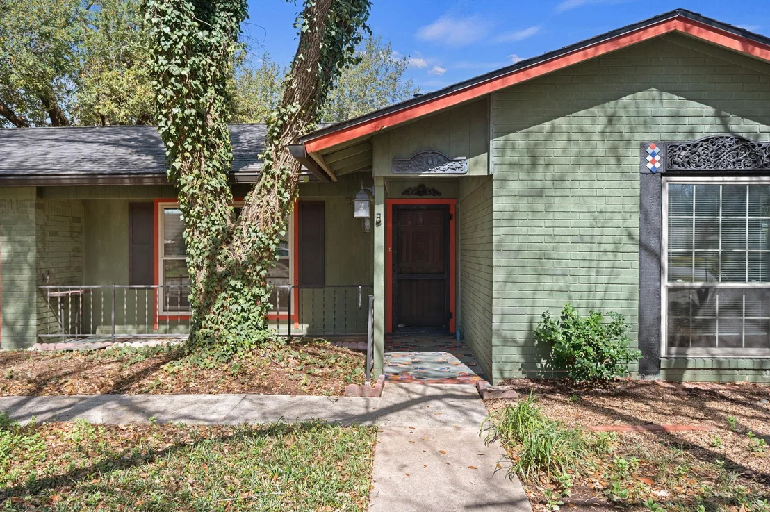Photo of 1400 Summit CIR