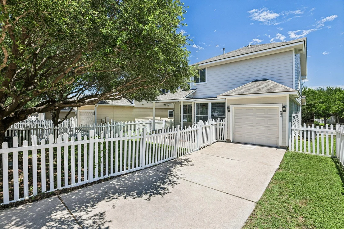Photo of 1000 Monadale TRL