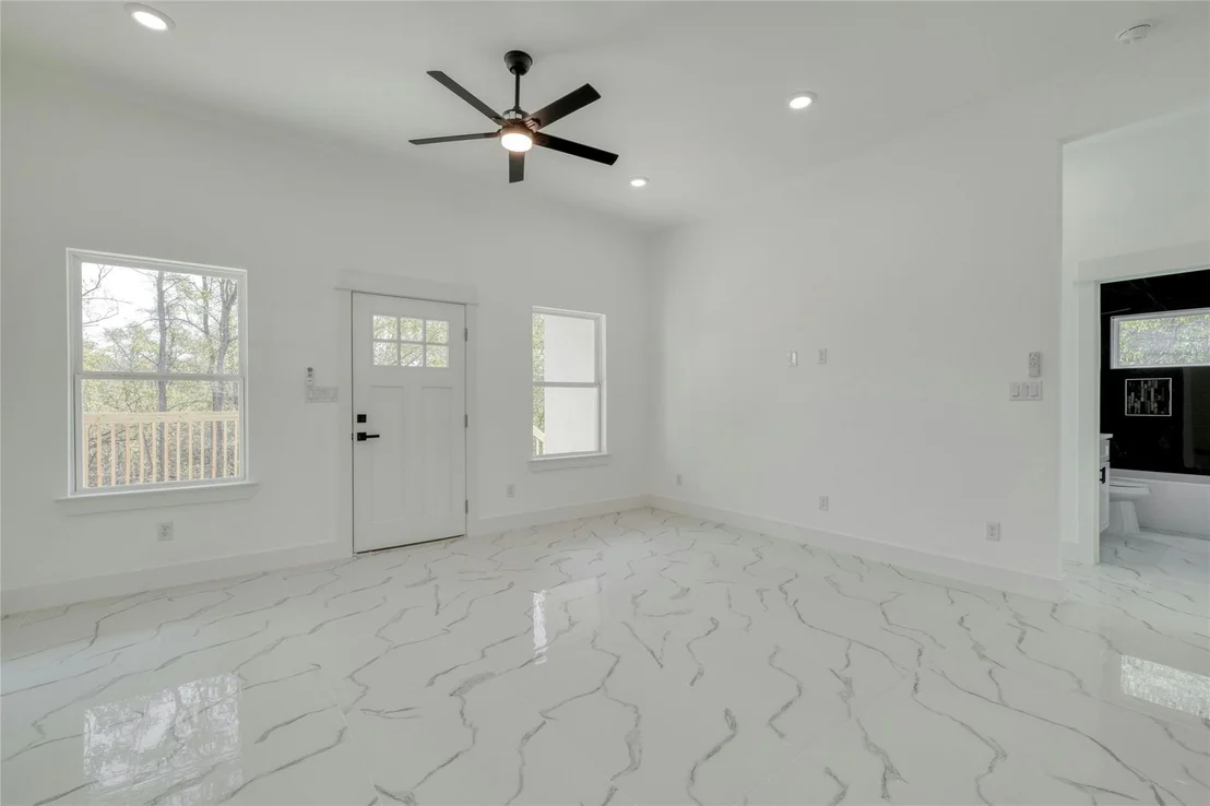Photo of 121 Diamond Head DR