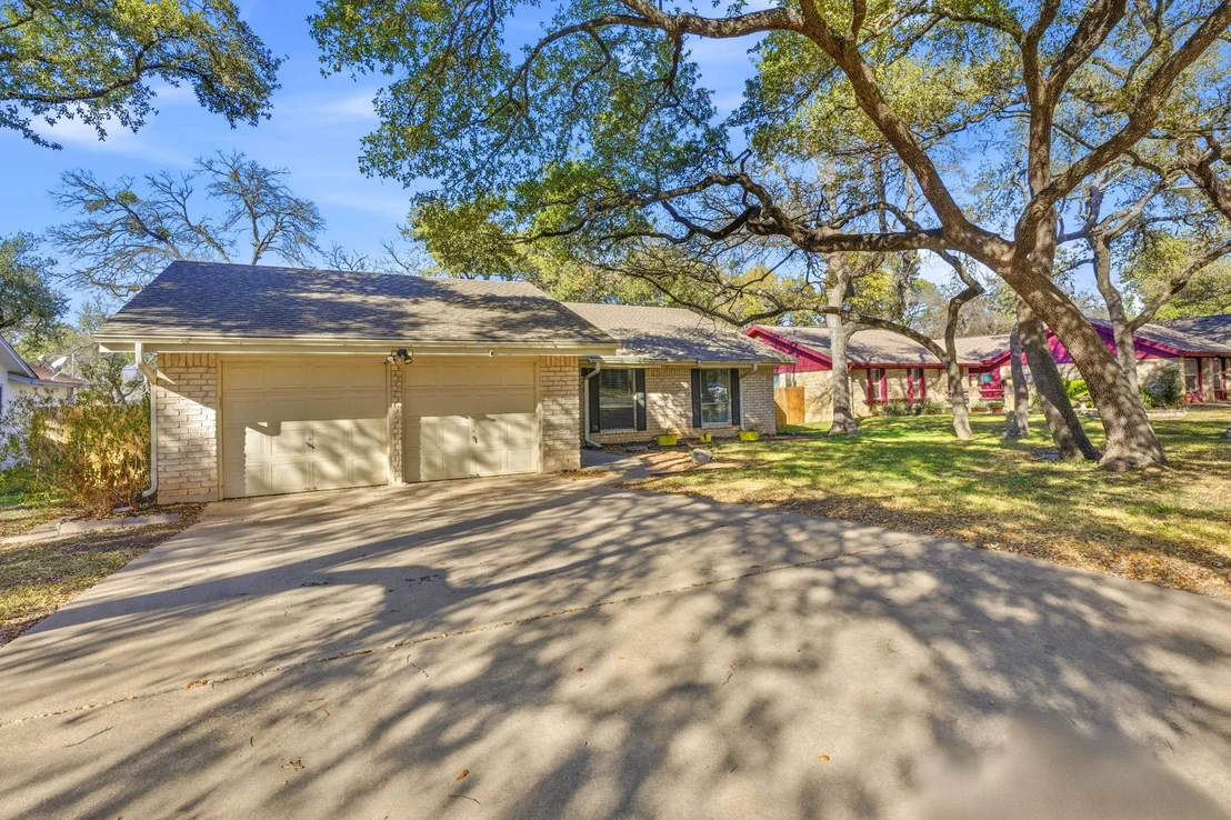 Photo of 9424 Shady Oaks DR