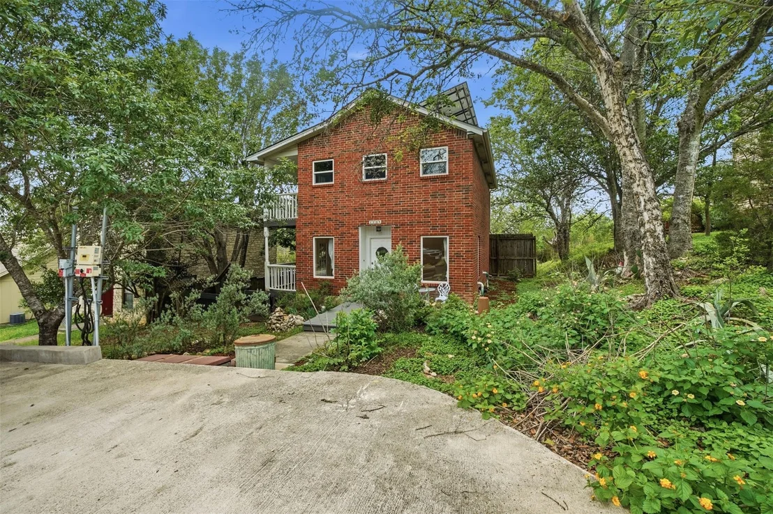 Photo of 1104 Franklin DR