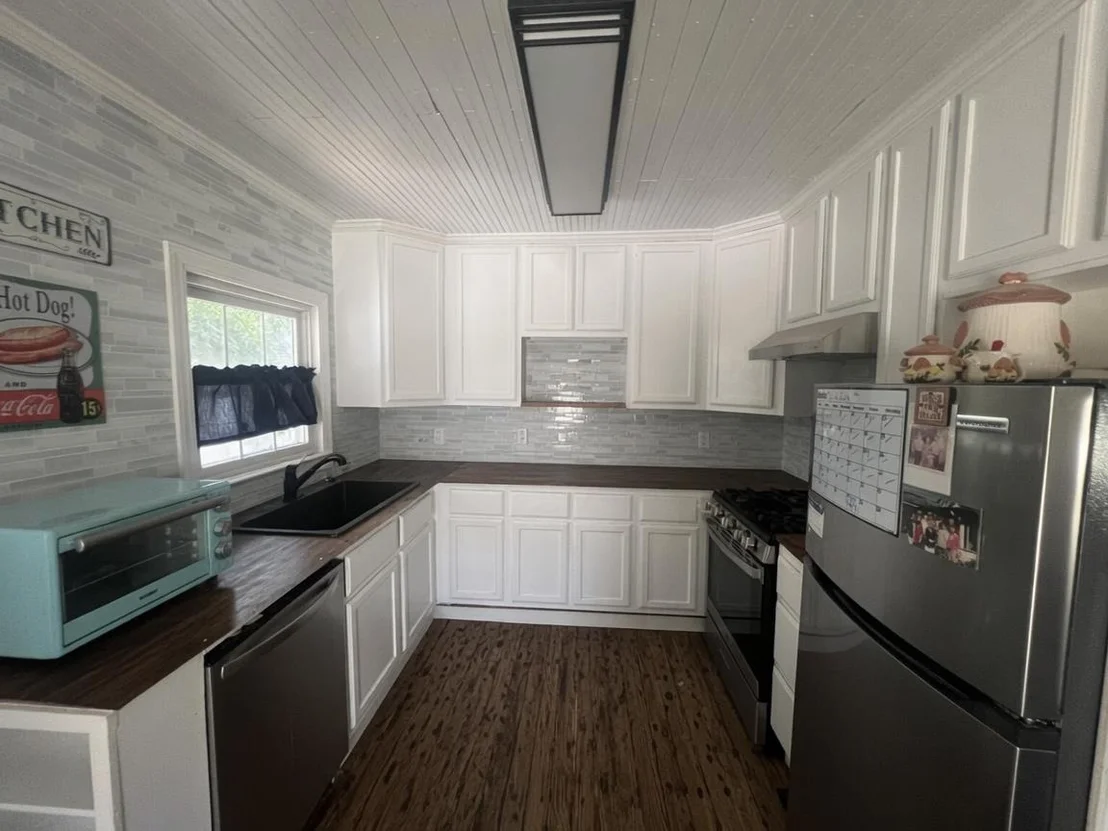 Photo of 107 W 7th ST