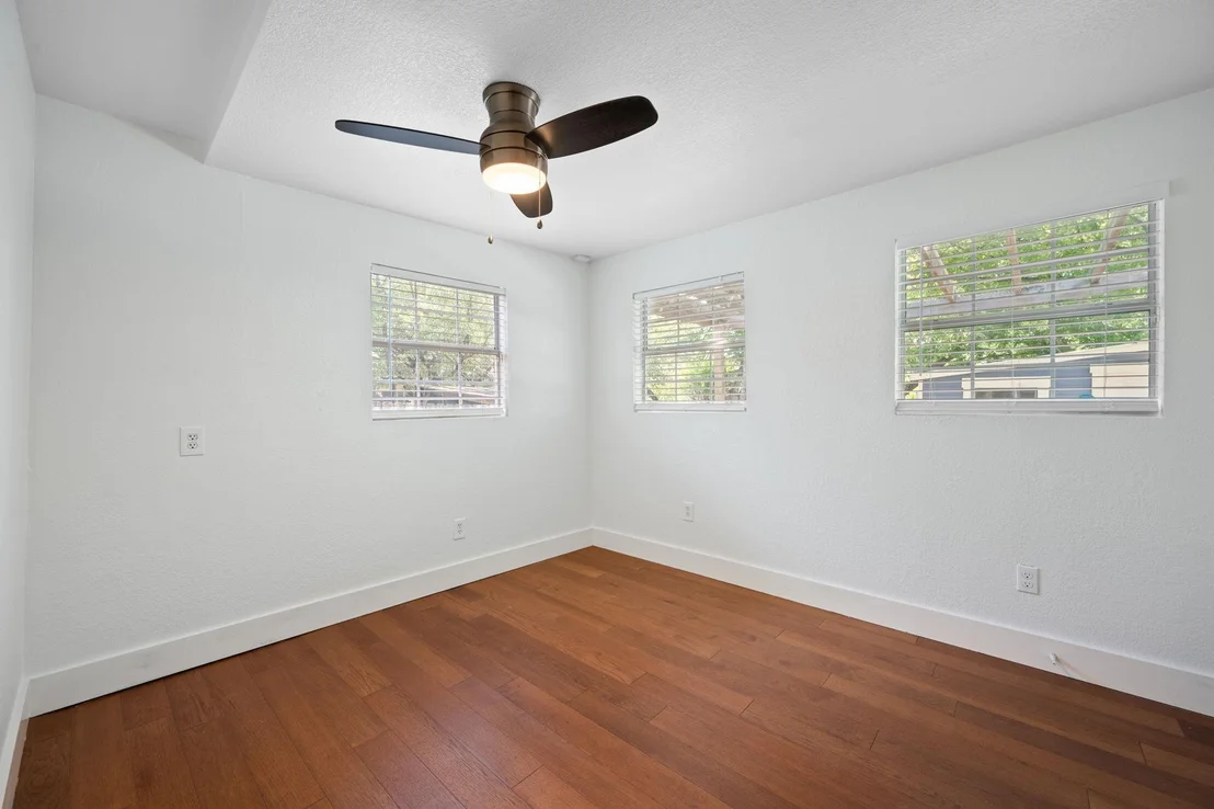 Photo of 1137 Nickols Ave