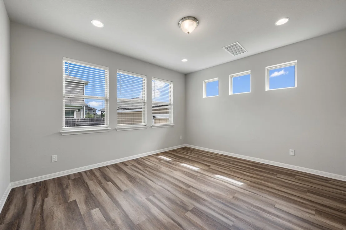 Photo of 101 Quiet Man DR