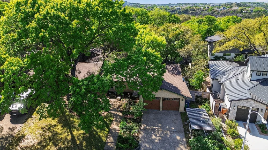 Photo of 2104 Four Oaks LN