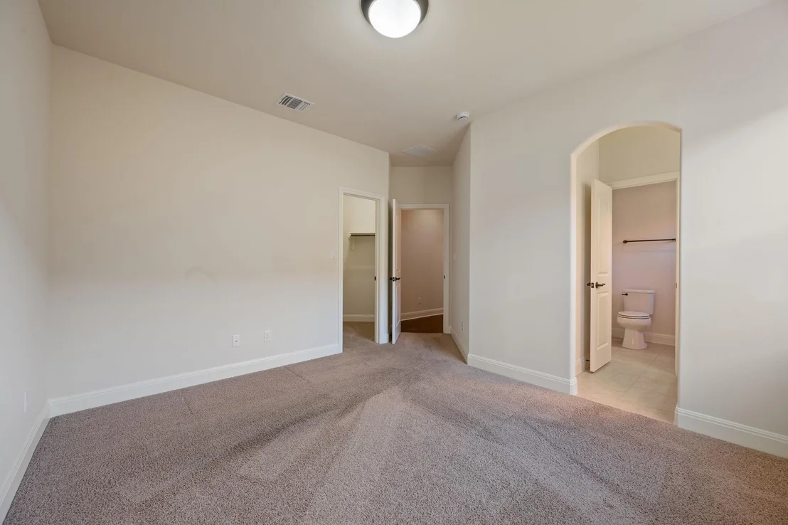 Photo of 102 Cedar Glen CV