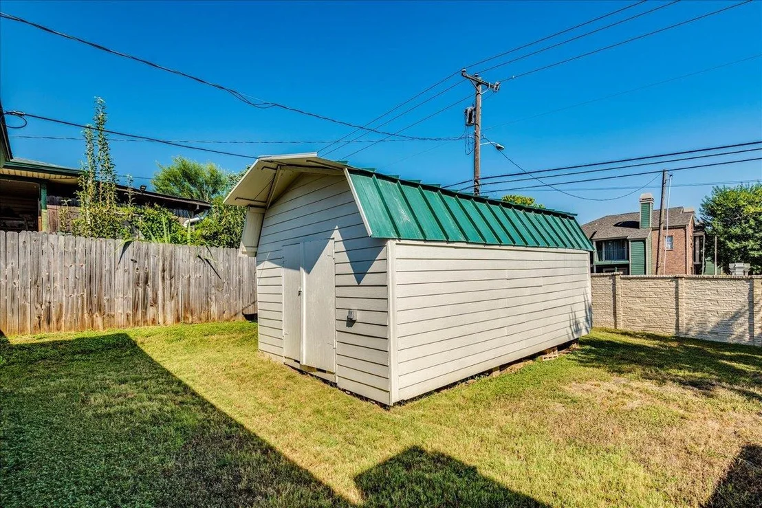 Photo of 706 WINDSOR RD