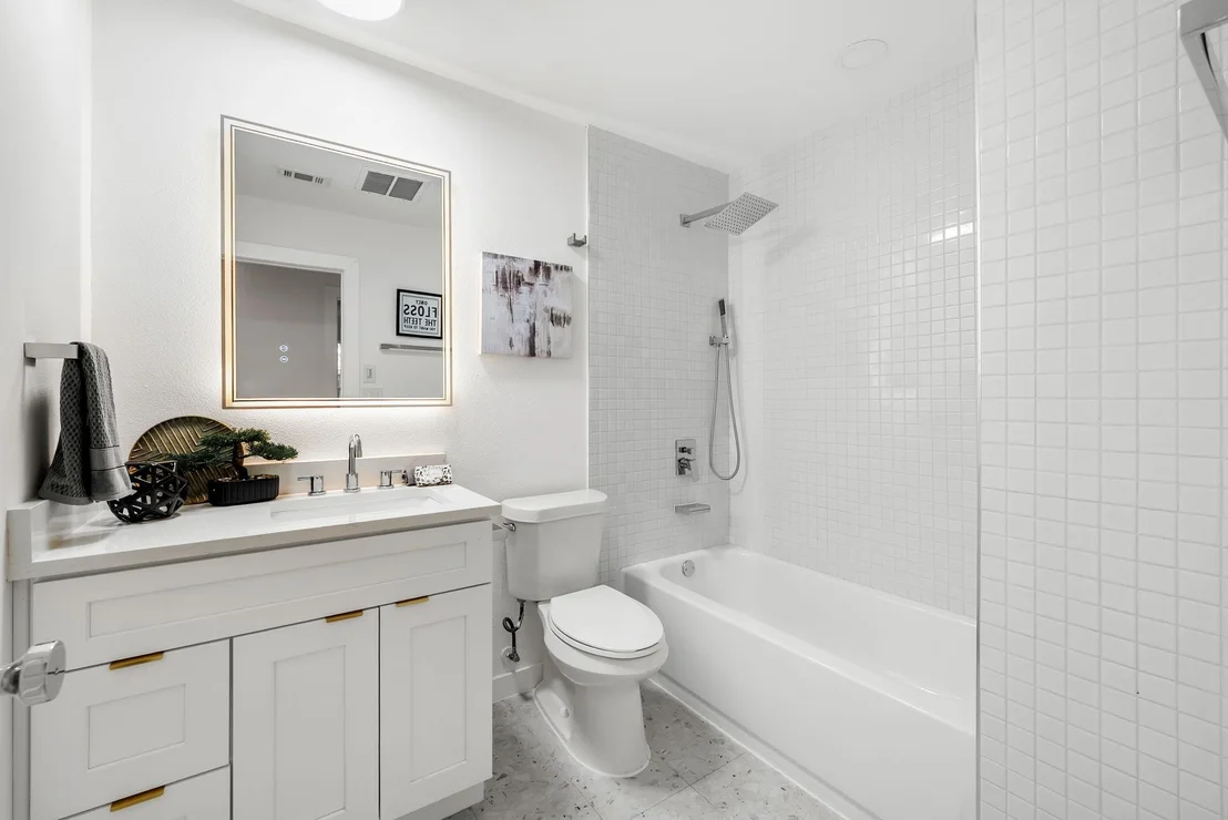 Photo of 1111 Quail Park DR