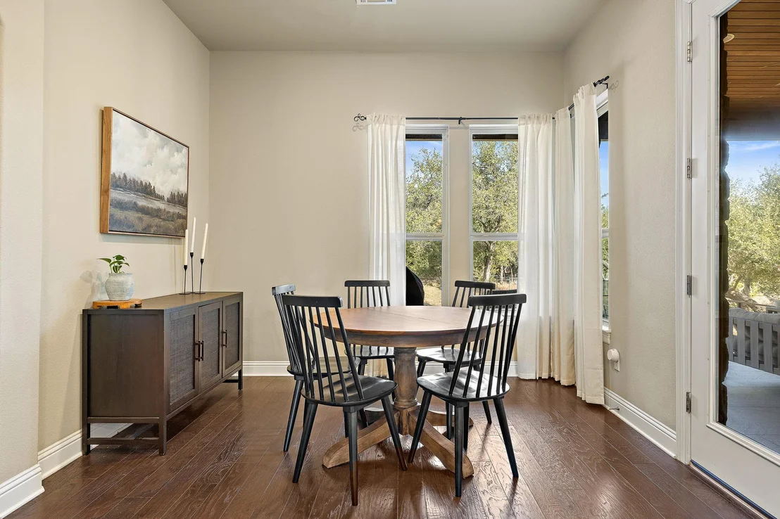 Photo of 1008 Jonathan CV