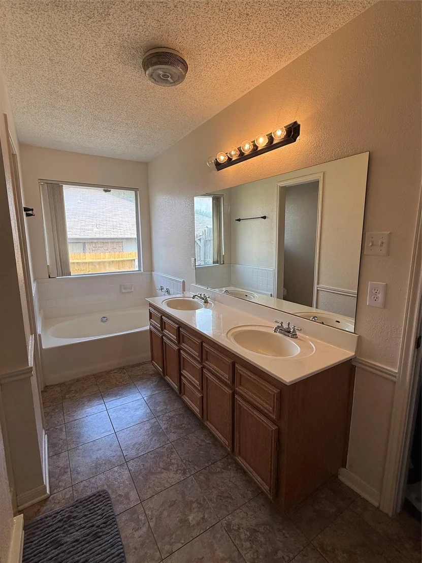 Photo of 907 Vernon DR