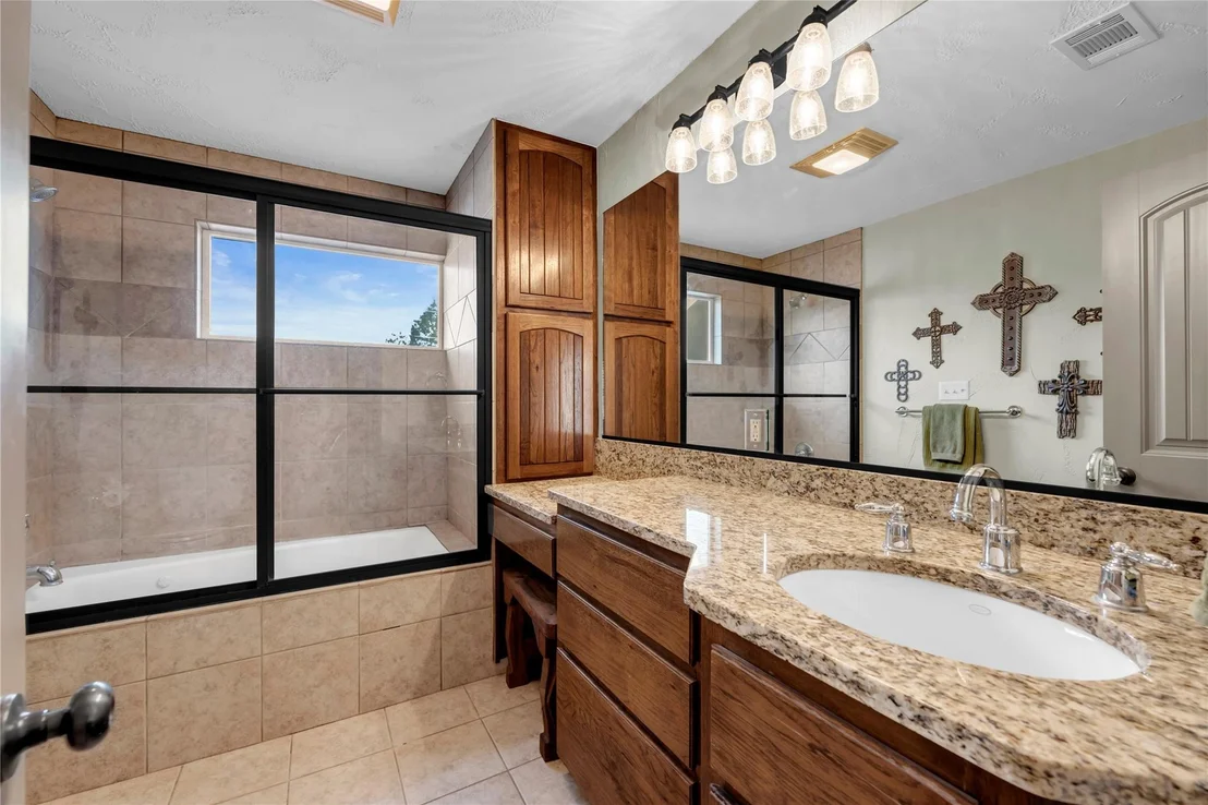Photo of 202 Bridgepoint DR