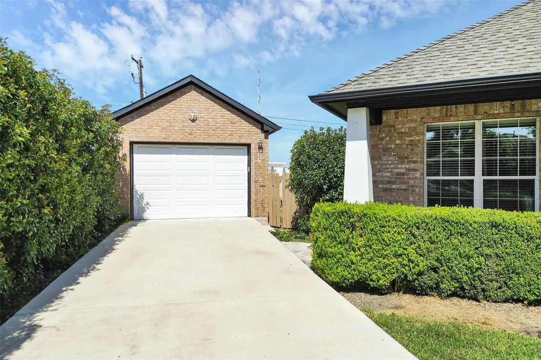 Photo of 4100 Deer Tract ST