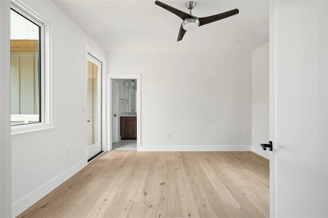 Photo of Unit 2 at 1215 Fort Branch BLVD