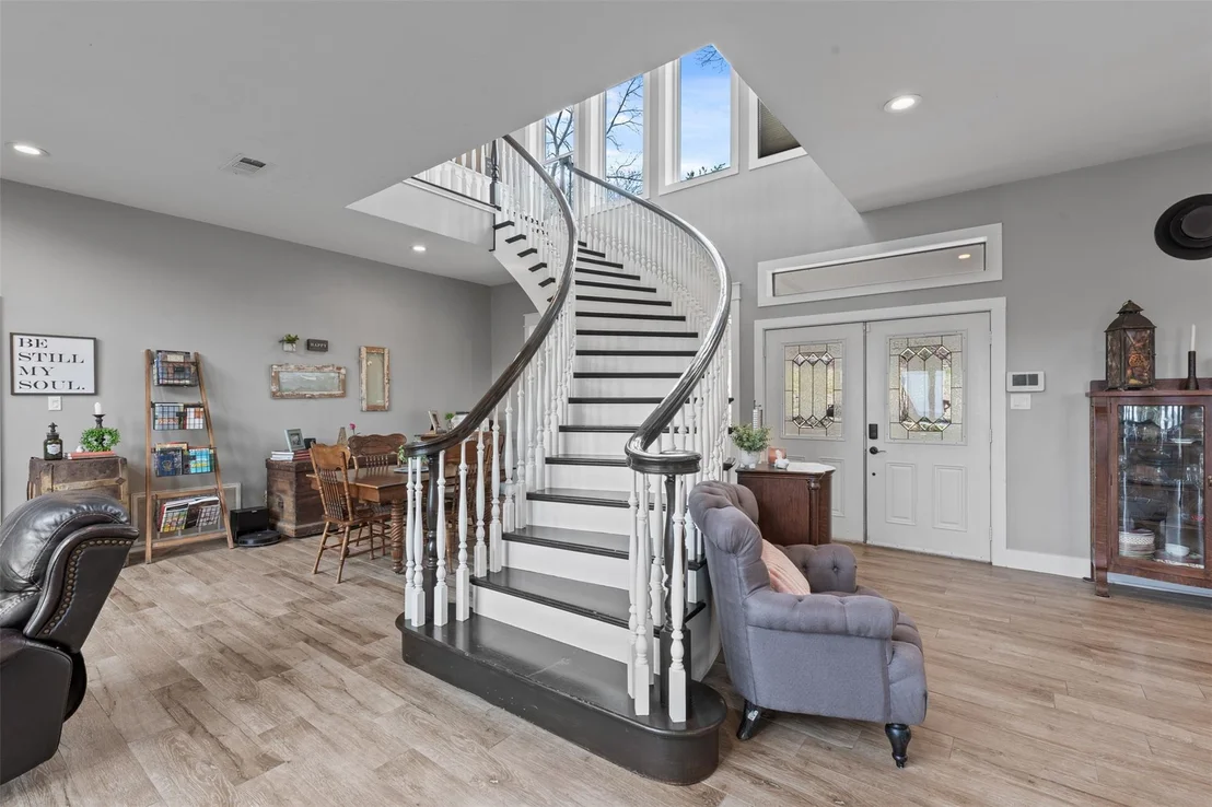 Photo of 5926 Lakeside DR