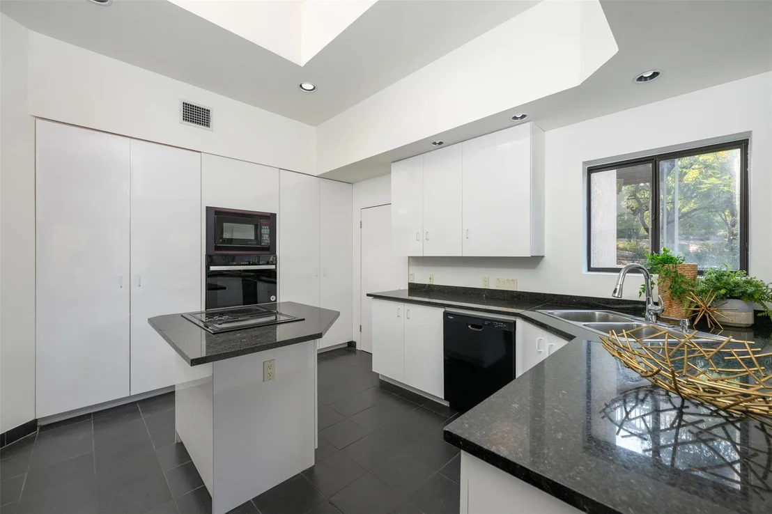 Photo of 8404 Lone Mesa