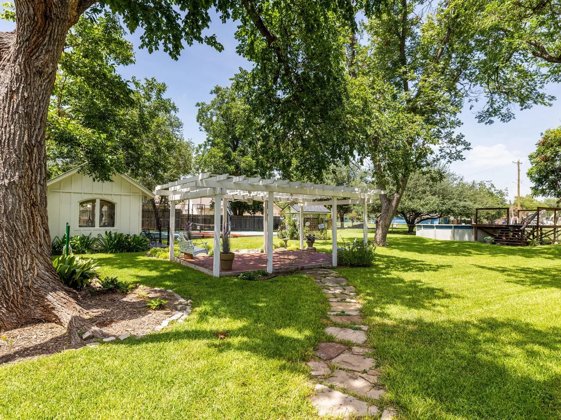 Photo of 1220 W Lake DR