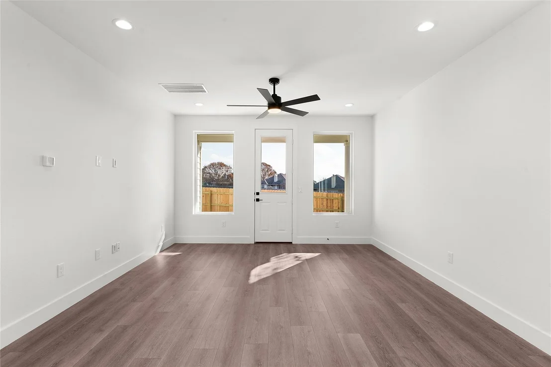 Photo of 105 Carmen CV