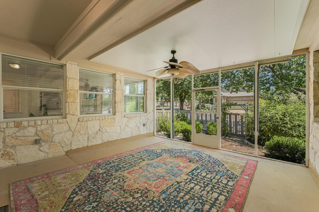 Photo of 1049 Sanders