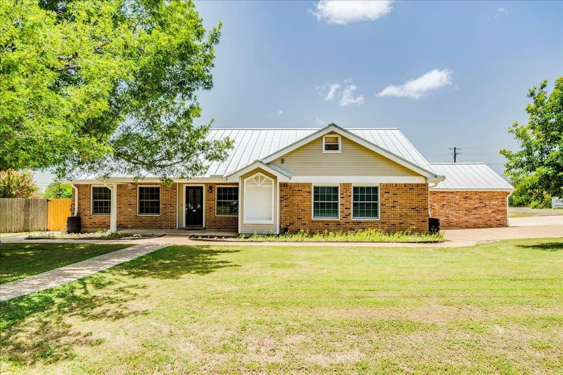 Photo of 301 Verbena DR