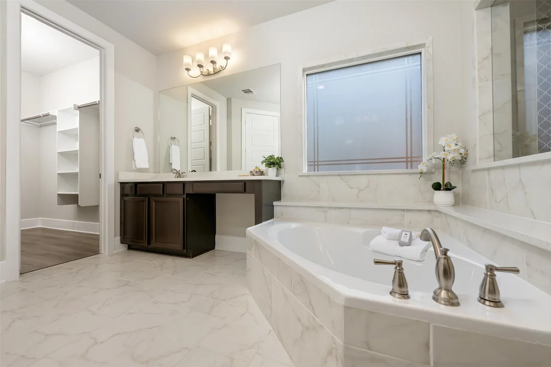 Photo of 2116 Ambling TRL