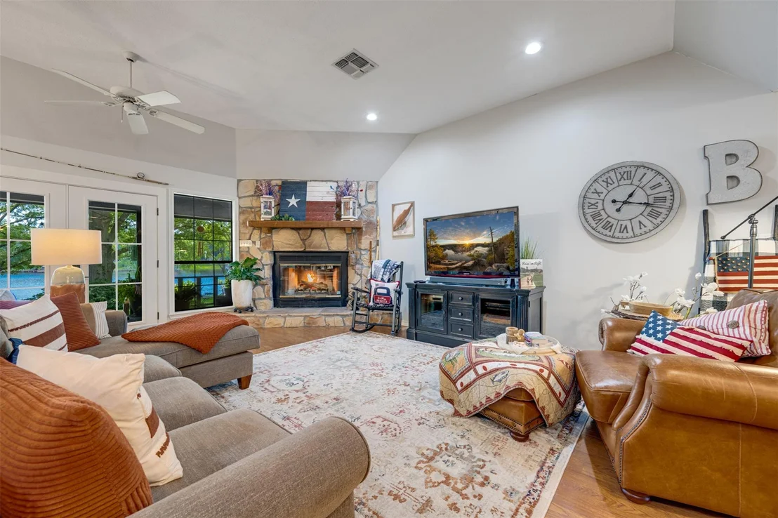 Photo of 23258 Edgewater DR