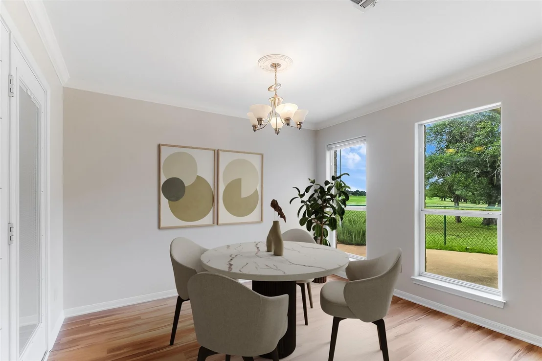 Photo of 220 Fox XING