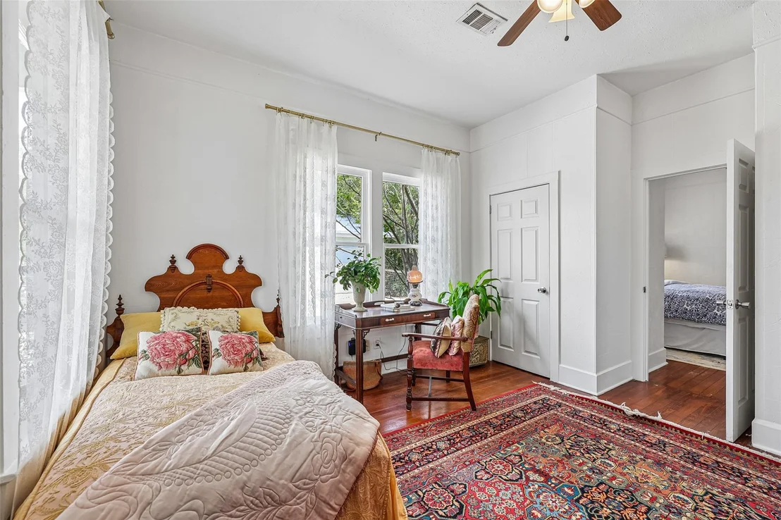 Photo of 372 Old Lockhart RD