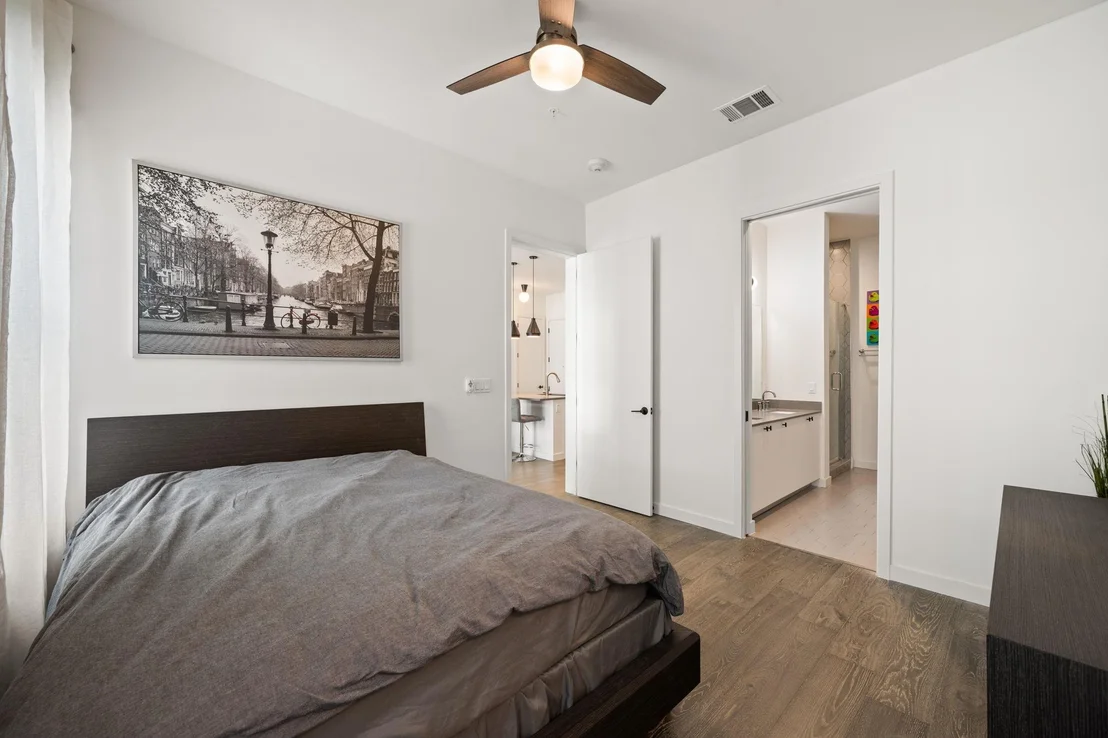 Photo of Unit 302 at 800 Embassy DR