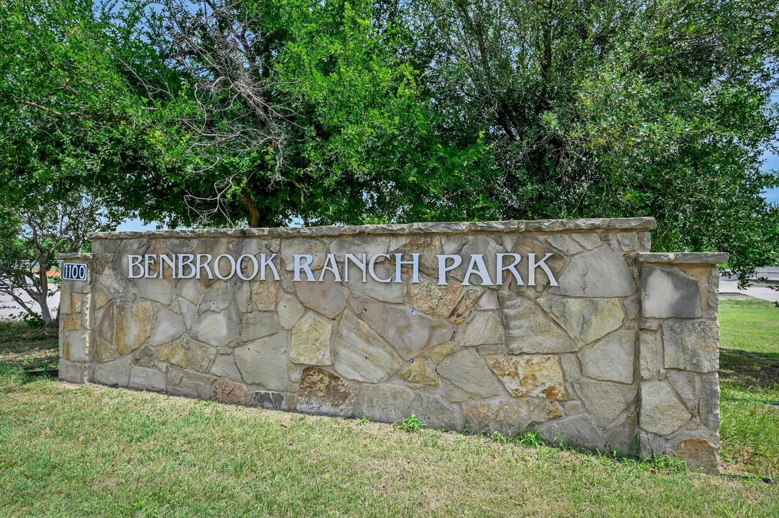 Photo of 1115 Henderson DR