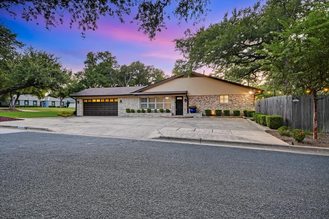 Photo of 4016 Far West BLVD