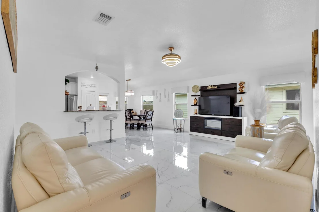 Photo of 119 Beth Ann LOOP