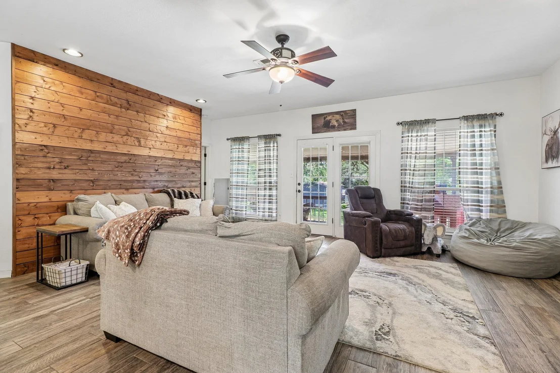 Photo of 241 Laura LN