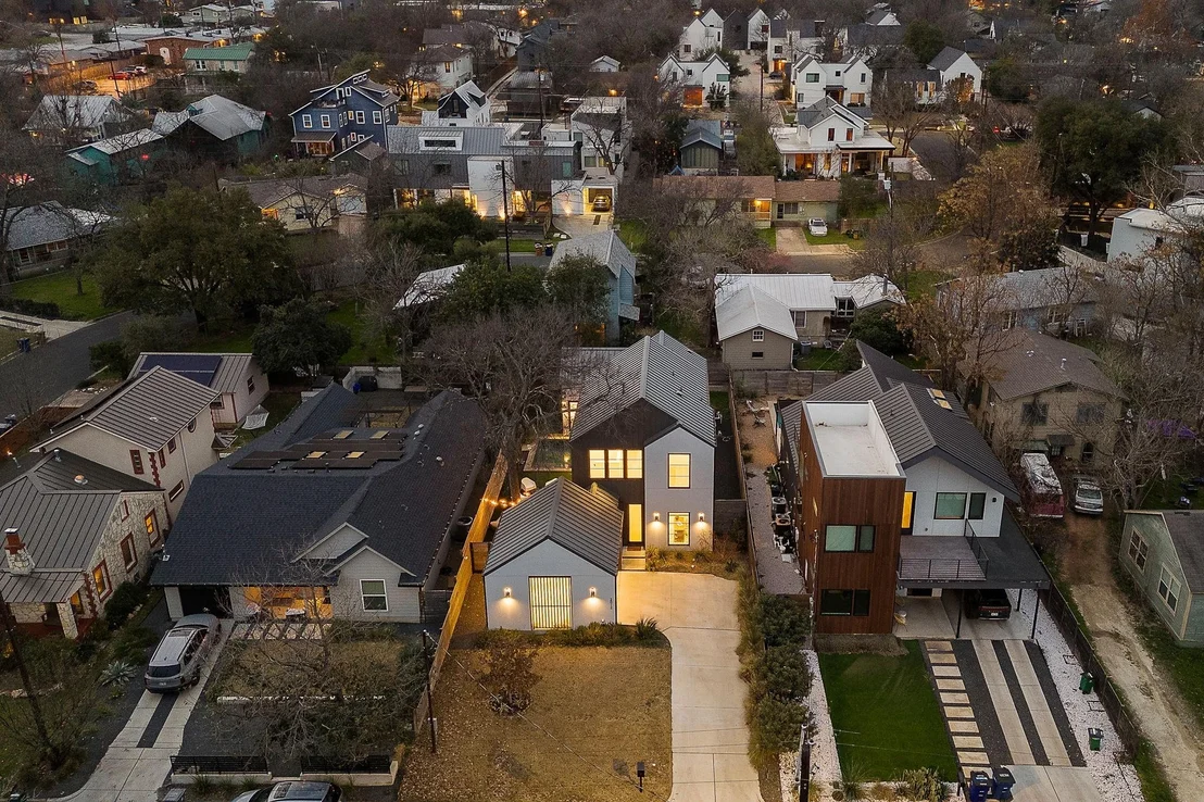 Photo of 2012 Oxford Ave