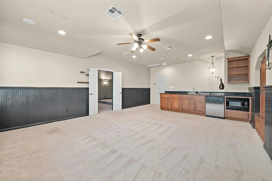Photo of 240 Bolton DR