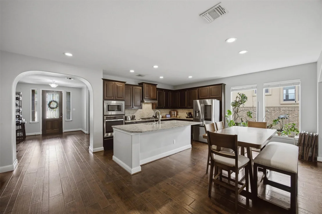 Photo of 1016 Winding Way DR