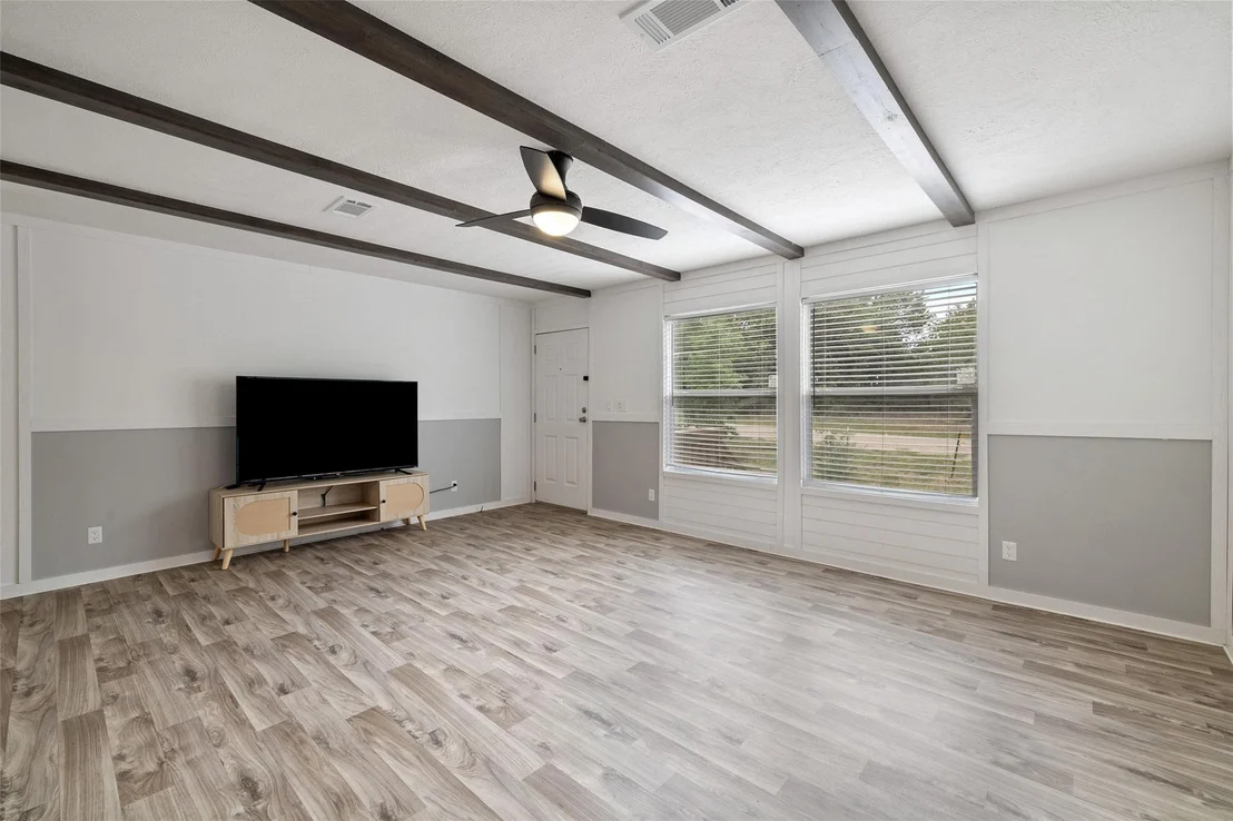 Photo of 281 Green Oaks DR